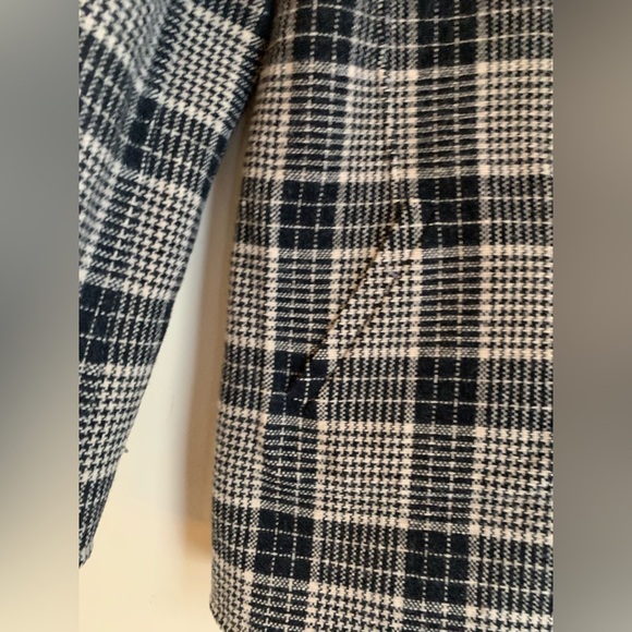 Elegant Plaid Women's Blazer - Black and Tan - Picture 2 of 11